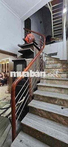 CĂN TẬP THỂ TẦNG 1 - TRUNG TÂM Ô CHỢ DỪA 38/180m- Ô TÔ ĐỖ SÁT NHÀ - KD