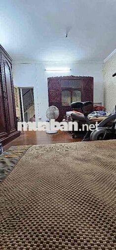 CĂN TẬP THỂ TẦNG 1 - TRUNG TÂM Ô CHỢ DỪA 38/180m- Ô TÔ ĐỖ SÁT NHÀ - KD