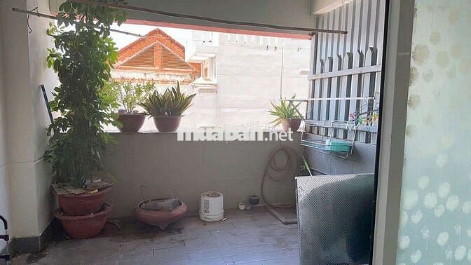 Bán căn hộ saigonres Nguyễn Kim 2PN nhà sửa đẹp có sân rộng