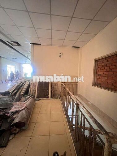 Kho cho thuê dt trệt 300m²+ 1lầu đúc full 300m² gồm 2 vp+PN có 3pha Ti