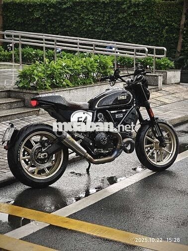 Ducati cafe racer chưa từng ra khỏi thành phố