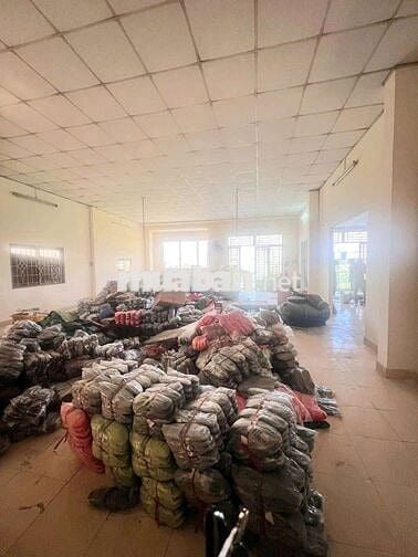 Kho cho thuê dt trệt 300m²+ 1lầu đúc full 300m² gồm 2 vp+PN có 3pha Ti