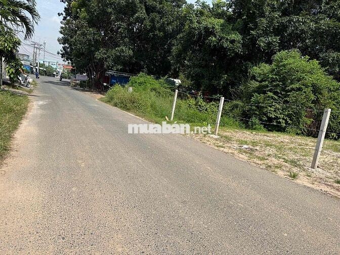 cần bán 1986m có 300m thổ mt Lý Thái Tổ 18m đối diện SWanbay Đại Phước