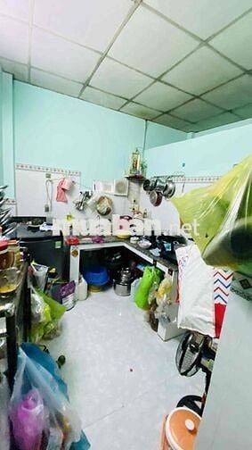 bán nhà 1 trệt 1 lầu đúc . cách chùa viên mình 50m . nhà và hẻm như hi