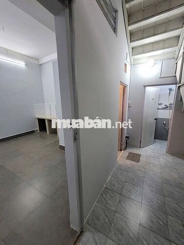 Bán gấp căn nhà 1 trệt 1 lầu ở Đ. Nguyễn Thị Lắng 99m2 SHR giá 790tr