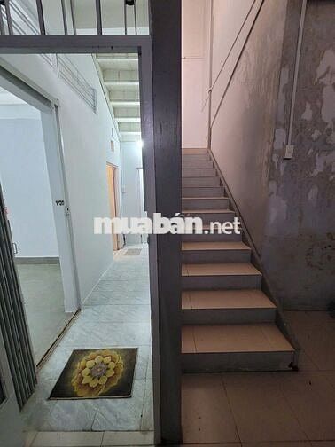 Bán gấp căn nhà 1 trệt 1 lầu ở Đ. Nguyễn Thị Lắng 99m2 SHR giá 790tr