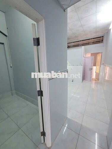 Bán gấp căn nhà 1 trệt 1 lầu ở Đ. Nguyễn Thị Lắng 99m2 SHR giá 790tr