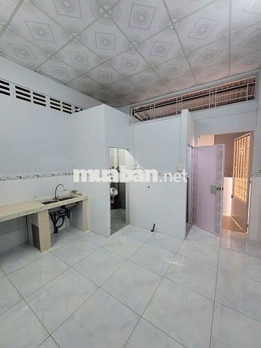 Bán gấp căn nhà 1 trệt 1 lầu ở Đ. Nguyễn Thị Lắng 99m2 SHR giá 790tr