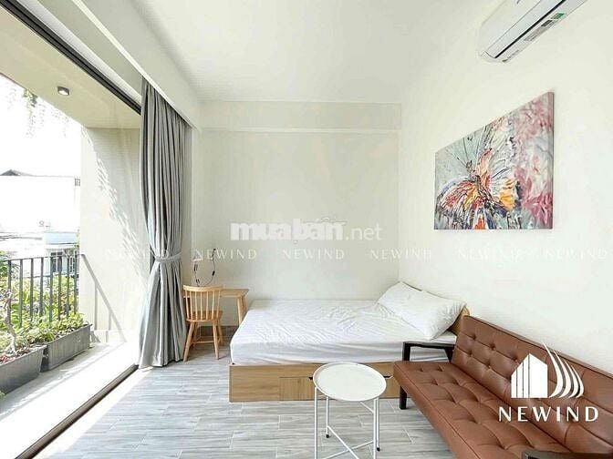 phòng ban công không có chỗ chê