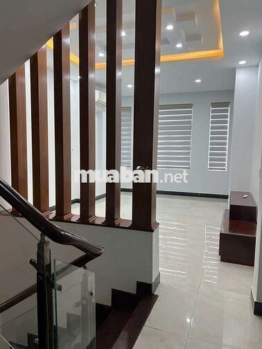 Cho thuê mặt tiền 373 Lý Thường Kiệt, dt: 4x17m 3 lầu, tiện kinh doanh