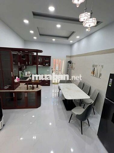 Cho thuê mặt tiền 373 Lý Thường Kiệt, dt: 4x17m 3 lầu, tiện kinh doanh