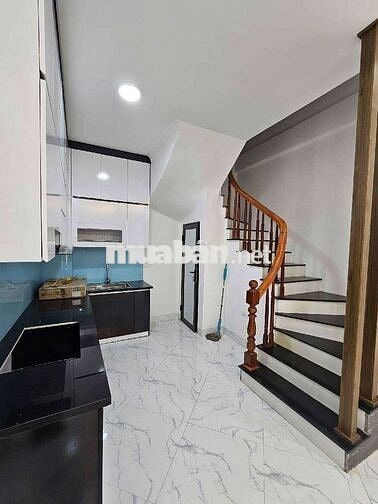 Nhà phúc đồng 42m2 xây 5 tầng cực đẹp , trước nhà rộng để xe ,gần phố