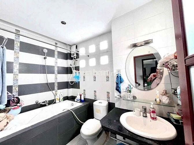 Cho thuê nhà hxh 4PN đường Hồ Biểu Chánh - Phú Nhuận - 1trệt 3lầu