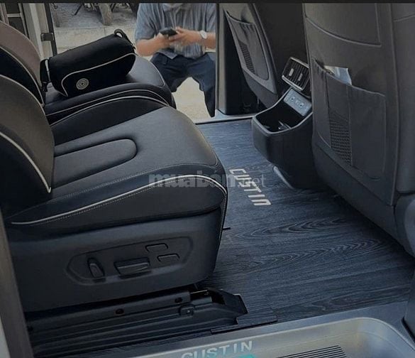 Tài xế cho Cty( chở sếp). Cí xe 7 chỗ Custin 2.0