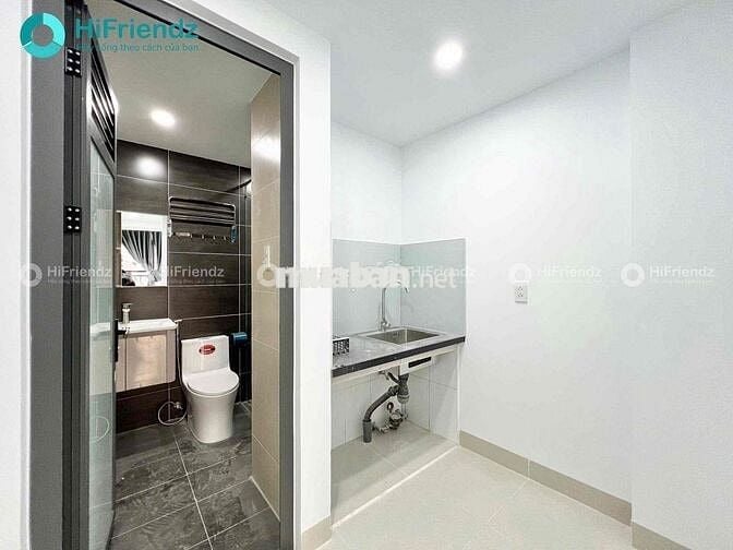 CĂN HỘ MỚI XÂY BAN CÔNG CÓ THANG MÁY NGAY GẦN SÂN BAY CỰC ĐẸP