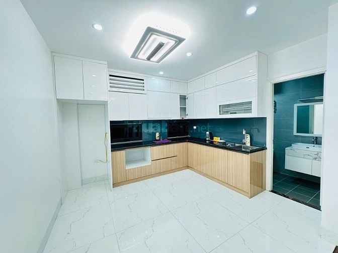Nhà Hoàng Quốc Việt, 60m x6T-MT 5.1M-2 Mặt Ngõ-Ở-KD-Gara Ô Tô-Nhà Mới
