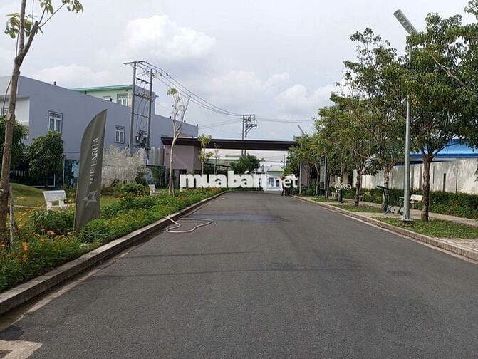 ĐẤT MT ĐƯỜNG NHỰA ĐÃ CÓ SỔ HỒNG RIÊNG,NGAY SÁT CHỢ ĐỨC HOÀ ,GIÁ  950TR