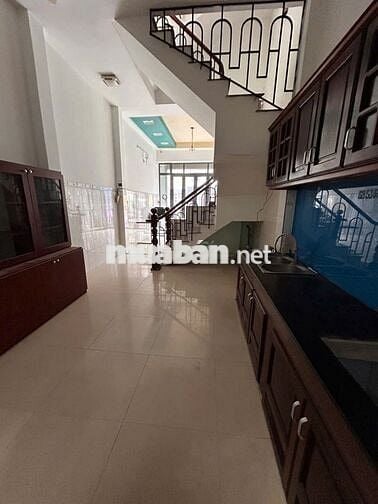 Cho thuê tầng trệt  làm văn phòng/salon tóc/ nail/ hoặc kho