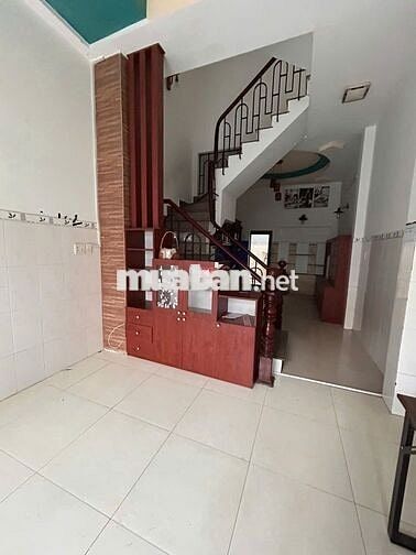 Cho thuê tầng trệt  làm văn phòng/salon tóc/ nail/ hoặc kho