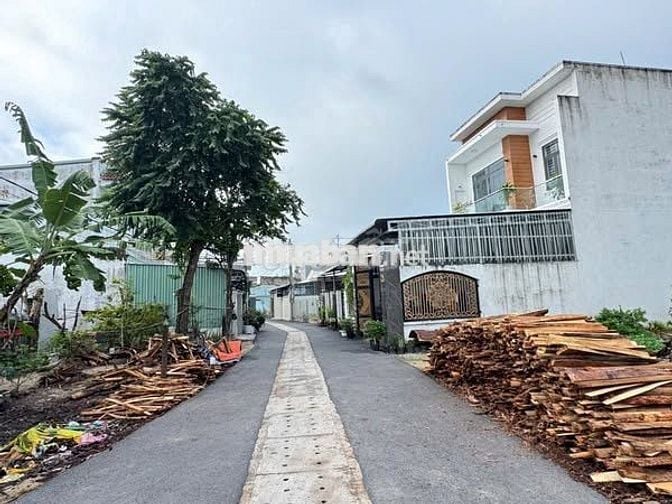 CHỐT NHANH LÔ ĐẤT ĐẸP GIÁ TỐT 890TR DT 110m2  NGAY TRUNG TÂM TÂN UYÊN