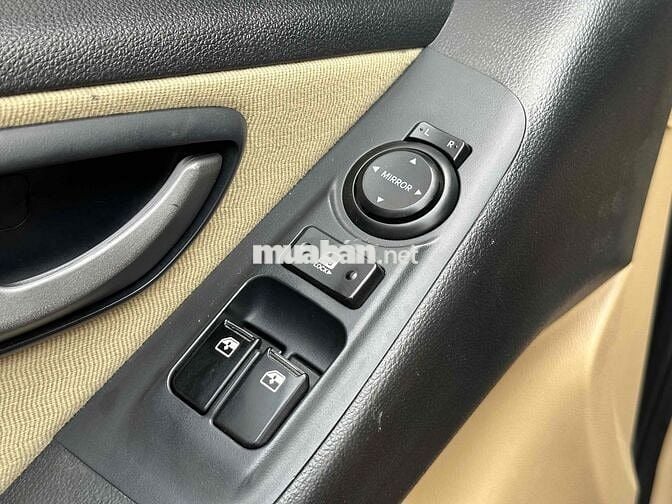 Hyundai Starex máy dầu 2017 9 Chỗ - Gia đình dùng