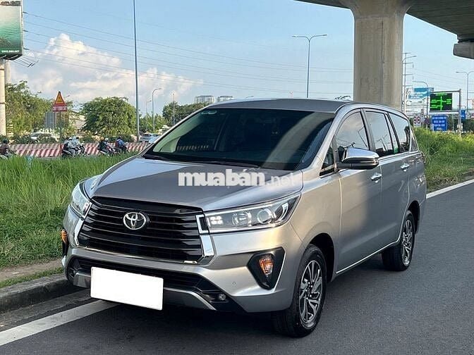 Toyota Innova 2023 G 2.0 AT - 18,000 km một chủ.