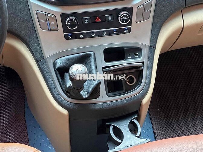 Hyundai Starex máy dầu 2017 9 Chỗ - Gia đình dùng