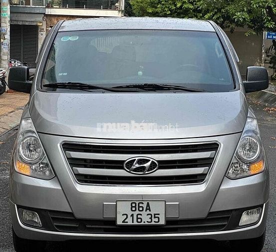 Hyundai Starex máy dầu 2017 9 Chỗ - Gia đình dùng