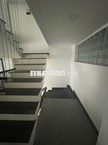 Ngang Lớn 10m - NGuyễn Gia Trí (D2) - 10x8 - 5 Tầng - 60 Triệu