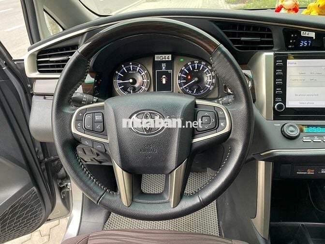 Toyota Innova 2023 G 2.0 AT - 18,000 km một chủ.