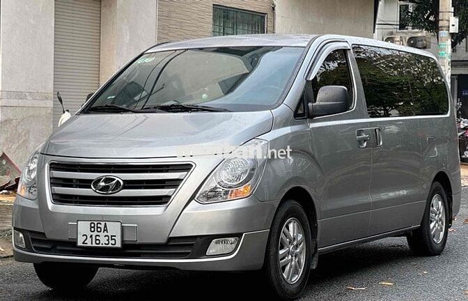 Hyundai Starex máy dầu 2017 9 Chỗ - Gia đình dùng