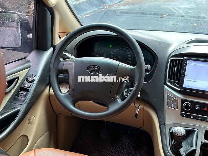 Hyundai Starex máy dầu 2017 9 Chỗ - Gia đình dùng