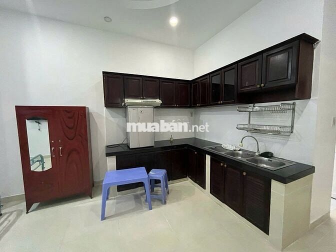 CHO THUÊ PHÒNG 50M2 (PHÒNG TẦNG TRỆT BAO GỒM SÂN SAU),P.22, BÌNH THẠNH