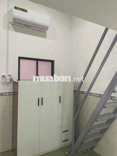 Phòng gác nội thất cơ bản, rộng rãi, sạch sẽ, ở 2-3 bạn, sát Quận 5,