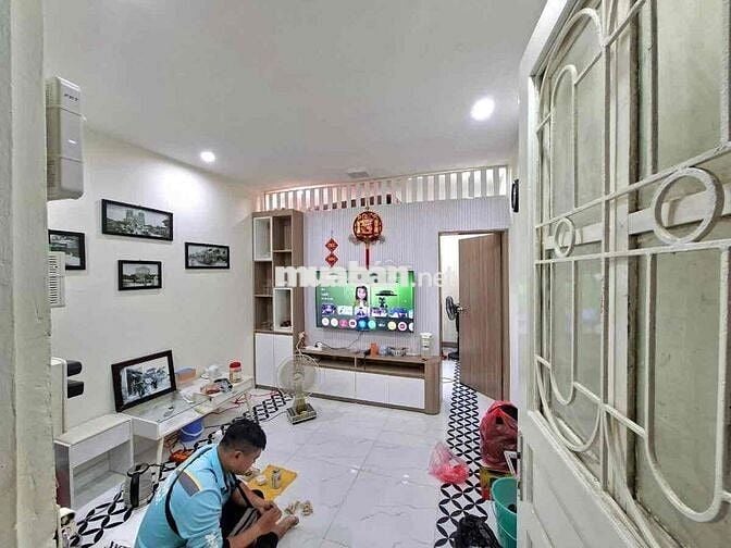 Bán nhà tập thể phố Bạch Mai nhà đẹp 2 thoáng ô tô đỗ cổng 50m2 tầng 3