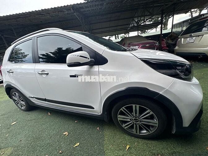 Kia Morning X Line đời 2022, màu trắng, phong cách