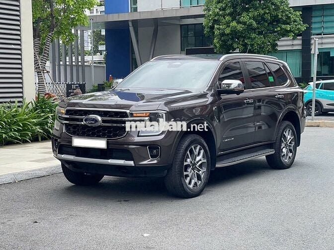 Ford Everest Titanium 4x2 AT 2024 - 5600 km