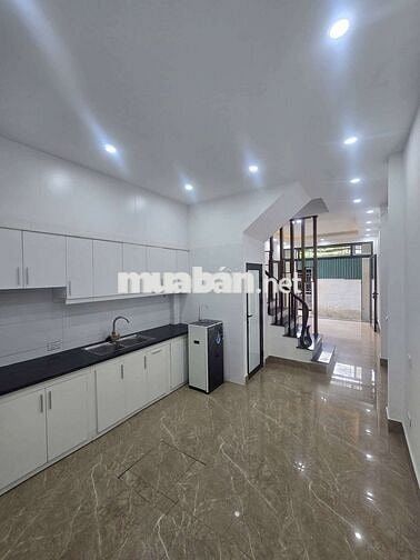 Cần bán nhà 4,6 Tỷ 35m2 5 tầng 10m ra ngõ oto