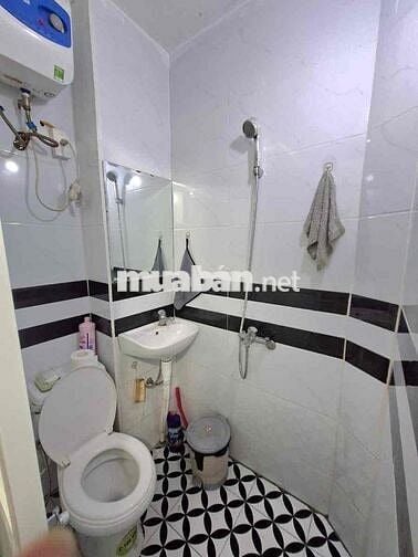 Bán nhà tập thể phố Bạch Mai nhà đẹp 2 thoáng ô tô đỗ cổng 50m2 tầng 3