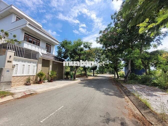 Tin Cực Hot. Bán 5 lô liền kề đối diện công viên ngay KDC Bửu Long