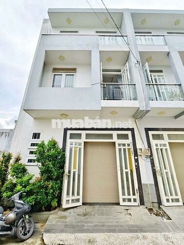 Cho thuê nhà 2 lầu, đường 2 xe hơi né nhau