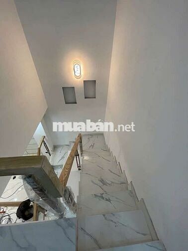 NHÀ 2 TẦNG ĐẸP MỚI TOANH (3,1m x 16m) BTĐ B TÂN GẦN NGÃ TƯ 4 XÃ