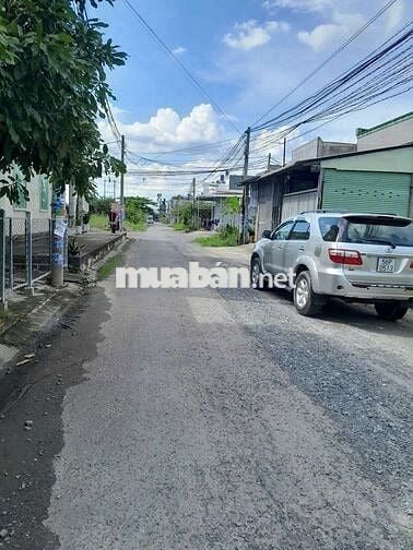 Cặp đất mặt đường nhựa thông KDC Tân Đức, giáp giai đoạn 1