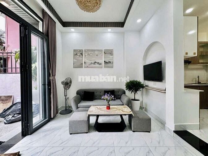 Nhà Nguyên Căn Đường Quang Trung f11 Gò Vấp 
Diện tích 5x8 Trệt Lầu