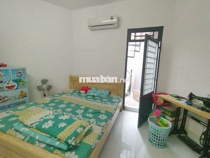 Nhà mặt kiệt xe tải đối diện đại học duy tân