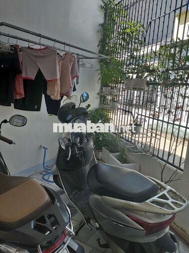 Nhà mặt kiệt xe tải đối diện đại học duy tân
