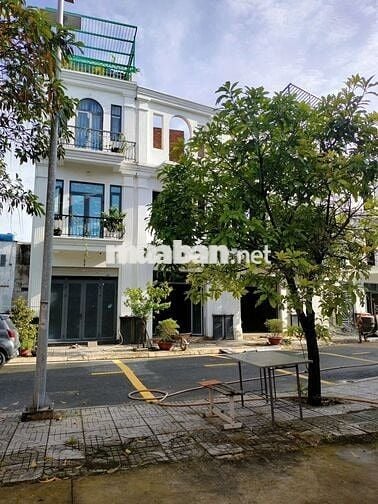 Bán nhà trong khu đồng bộ 1 trệt 2 lầu 1 ST 79m2 giá 3,5tỷ