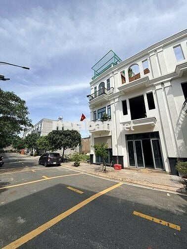 Bán nhà trong khu đồng bộ 1 trệt 2 lầu 1 ST 79m2 giá 3,5tỷ