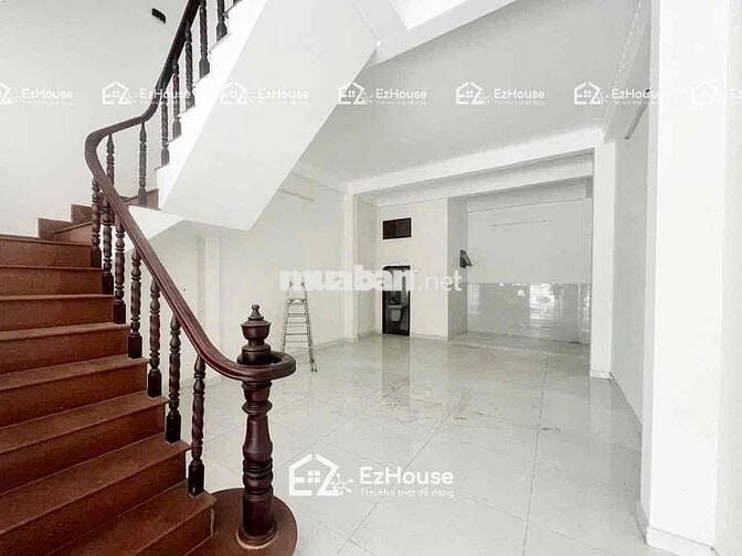 Mặt tiền DƯƠNG QUẢNG HÀM GÓC NGÃ 3