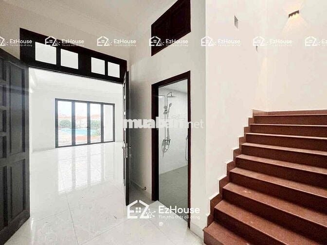 Mặt tiền DƯƠNG QUẢNG HÀM GÓC NGÃ 3